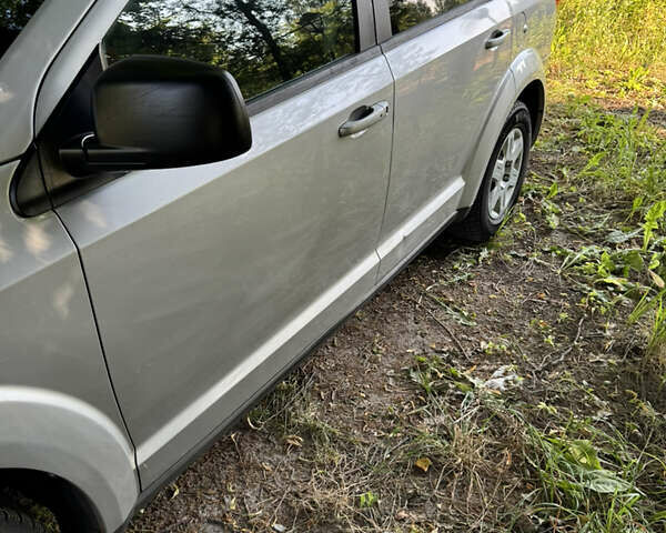 Серый Додж Джорни, объемом двигателя 2.36 л и пробегом 260 тыс. км за 8400 $, фото 2 на Automoto.ua