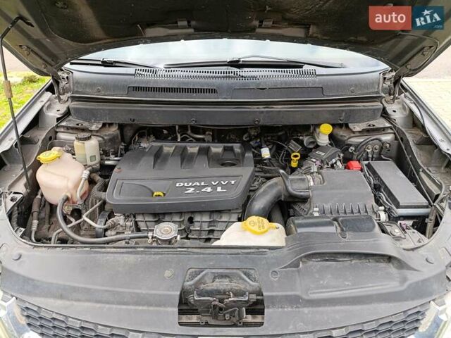 Серый Додж Джорни, объемом двигателя 2.36 л и пробегом 288 тыс. км за 8999 $, фото 4 на Automoto.ua
