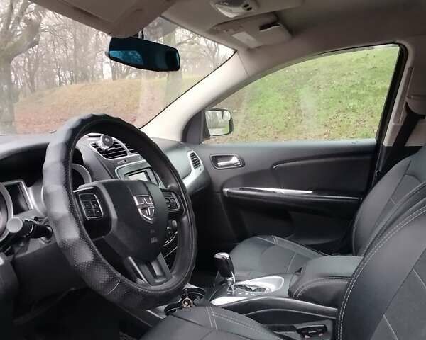Серый Додж Джорни, объемом двигателя 2.4 л и пробегом 360 тыс. км за 8500 $, фото 4 на Automoto.ua