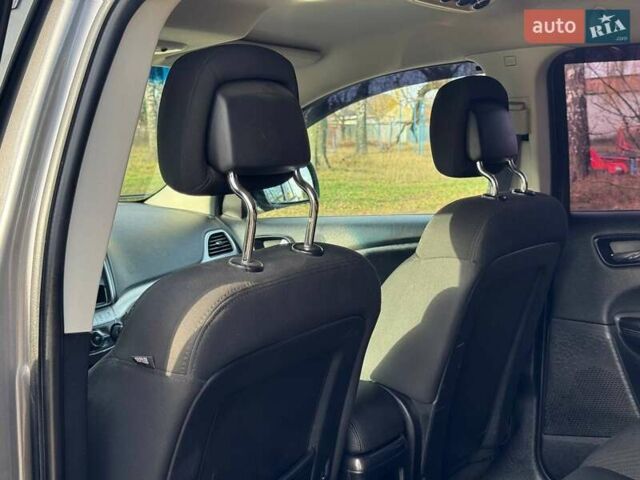 Серый Додж Джорни, объемом двигателя 3.6 л и пробегом 189 тыс. км за 8950 $, фото 33 на Automoto.ua