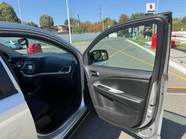 Серый Додж Джорни, объемом двигателя 2.4 л и пробегом 137 тыс. км за 10000 $, фото 12 на Automoto.ua