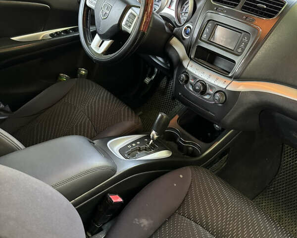 Серый Додж Джорни, объемом двигателя 2.36 л и пробегом 260 тыс. км за 8400 $, фото 6 на Automoto.ua