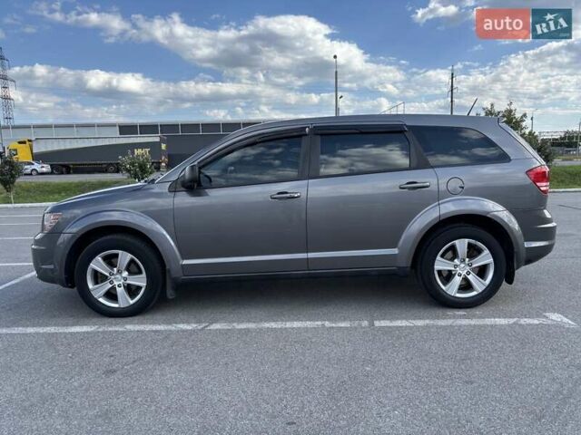 Серый Додж Джорни, объемом двигателя 2.36 л и пробегом 185 тыс. км за 11000 $, фото 3 на Automoto.ua