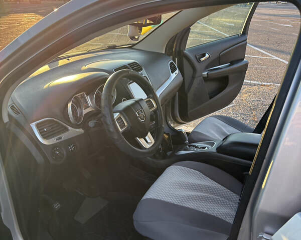 Сірий Додж Джорні, об'ємом двигуна 2.4 л та пробігом 120 тис. км за 9700 $, фото 5 на Automoto.ua