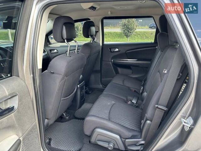 Серый Додж Джорни, объемом двигателя 2.36 л и пробегом 185 тыс. км за 11000 $, фото 27 на Automoto.ua