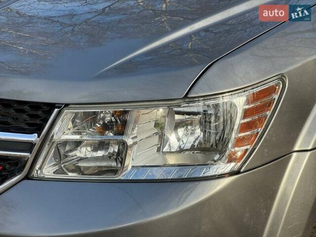 Серый Додж Джорни, объемом двигателя 3.6 л и пробегом 189 тыс. км за 8950 $, фото 5 на Automoto.ua