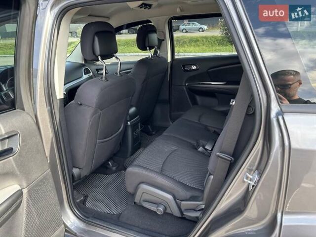 Серый Додж Джорни, объемом двигателя 2.36 л и пробегом 185 тыс. км за 11000 $, фото 28 на Automoto.ua