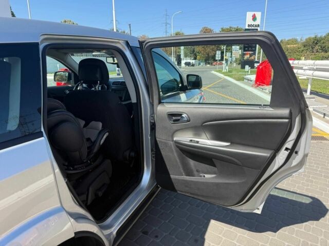 Серый Додж Джорни, объемом двигателя 2.4 л и пробегом 137 тыс. км за 10000 $, фото 8 на Automoto.ua