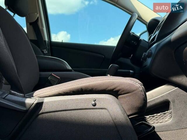 Серый Додж Джорни, объемом двигателя 2.36 л и пробегом 177 тыс. км за 9800 $, фото 42 на Automoto.ua