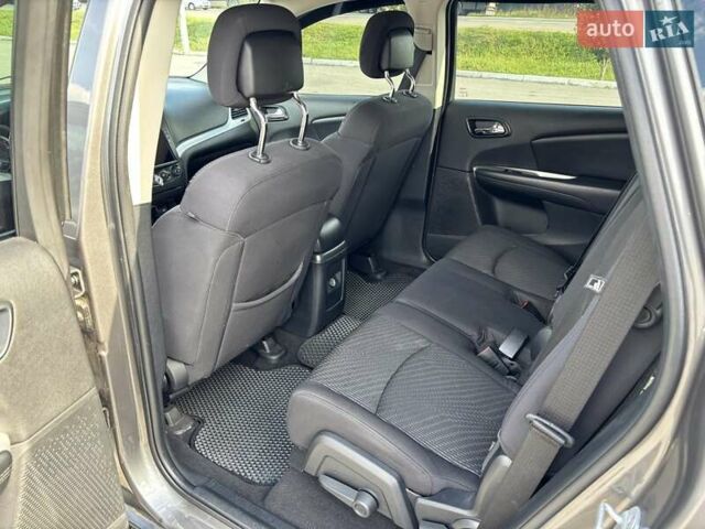 Серый Додж Джорни, объемом двигателя 2.36 л и пробегом 185 тыс. км за 11000 $, фото 29 на Automoto.ua