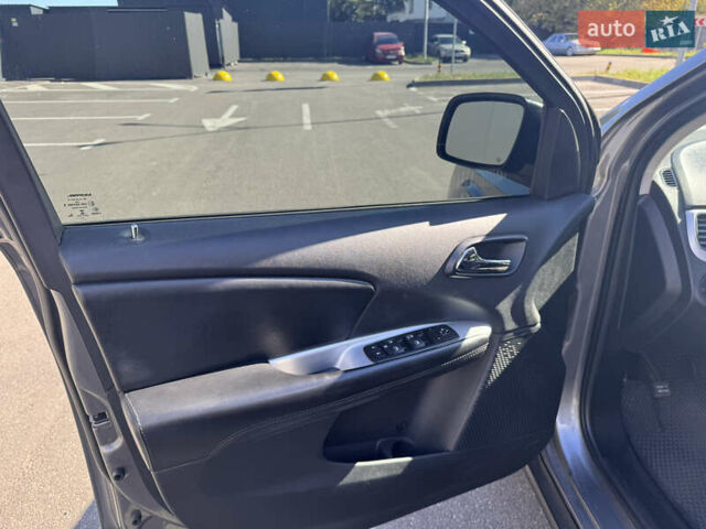 Серый Додж Джорни, объемом двигателя 2.4 л и пробегом 310 тыс. км за 8200 $, фото 10 на Automoto.ua