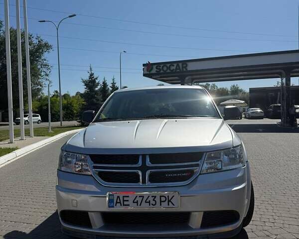 Сірий Додж Джорні, об'ємом двигуна 2.36 л та пробігом 136 тис. км за 10000 $, фото 1 на Automoto.ua