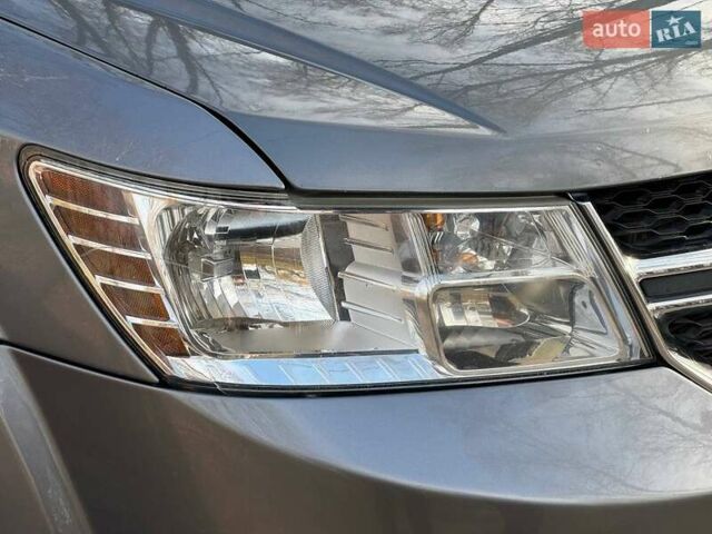 Серый Додж Джорни, объемом двигателя 3.6 л и пробегом 189 тыс. км за 8950 $, фото 6 на Automoto.ua