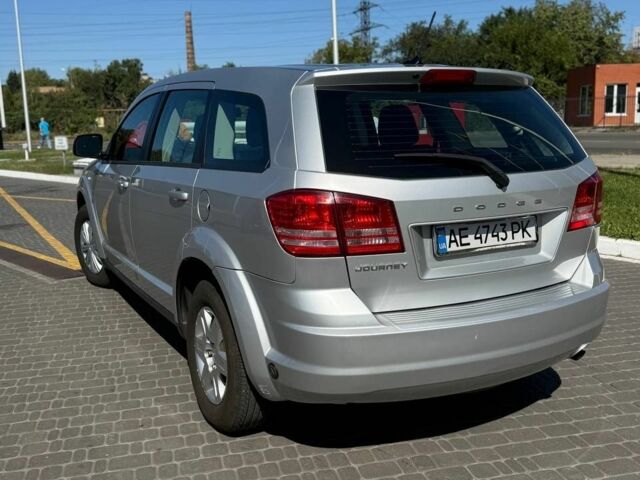 Серый Додж Джорни, объемом двигателя 2.4 л и пробегом 137 тыс. км за 10000 $, фото 4 на Automoto.ua