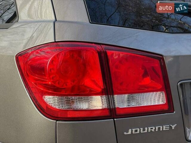 Серый Додж Джорни, объемом двигателя 3.6 л и пробегом 189 тыс. км за 8950 $, фото 15 на Automoto.ua