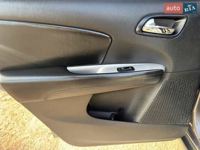 Серый Додж Джорни, объемом двигателя 3.6 л и пробегом 189 тыс. км за 8950 $, фото 32 на Automoto.ua