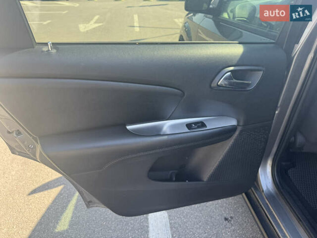 Серый Додж Джорни, объемом двигателя 2.4 л и пробегом 310 тыс. км за 8200 $, фото 12 на Automoto.ua