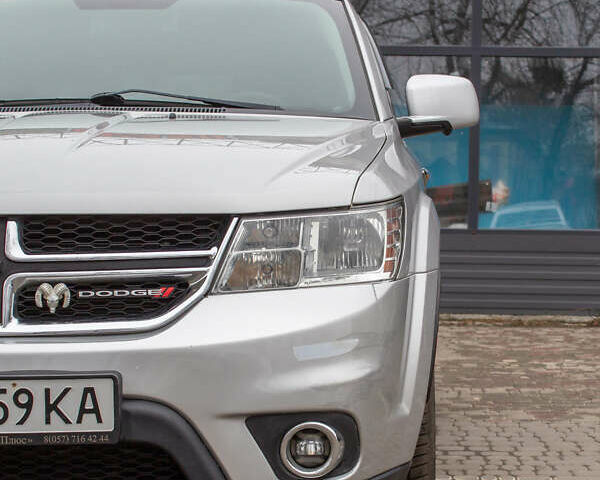 Серый Додж Джорни, объемом двигателя 2.36 л и пробегом 206 тыс. км за 10500 $, фото 2 на Automoto.ua