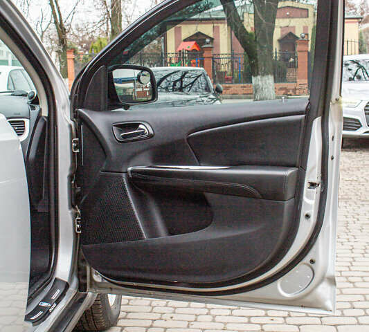 Серый Додж Джорни, объемом двигателя 2.36 л и пробегом 206 тыс. км за 10500 $, фото 14 на Automoto.ua