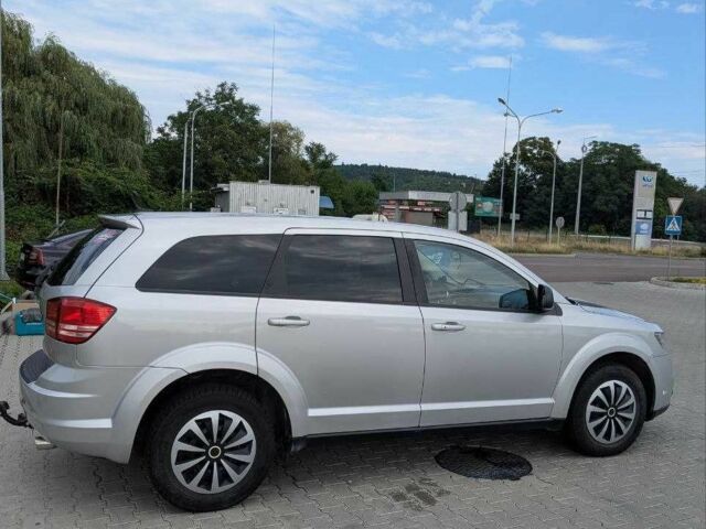 Серый Додж Джорни, объемом двигателя 2.4 л и пробегом 228 тыс. км за 11399 $, фото 2 на Automoto.ua