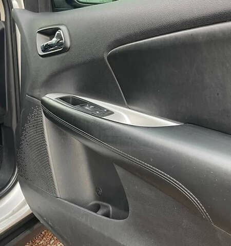 Серый Додж Джорни, объемом двигателя 2.36 л и пробегом 290 тыс. км за 8300 $, фото 4 на Automoto.ua