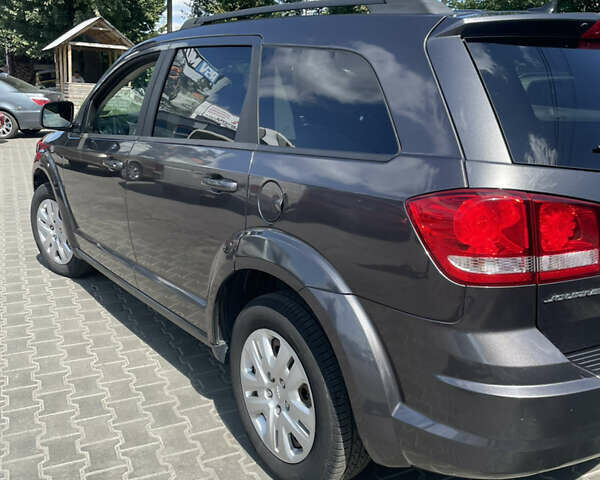 Серый Додж Джорни, объемом двигателя 2.36 л и пробегом 145 тыс. км за 10400 $, фото 2 на Automoto.ua