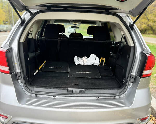 Сірий Додж Джорні, об'ємом двигуна 2.36 л та пробігом 198 тис. км за 9000 $, фото 13 на Automoto.ua