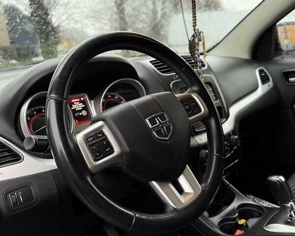 Сірий Додж Джорні, об'ємом двигуна 2.36 л та пробігом 266 тис. км за 10000 $, фото 5 на Automoto.ua