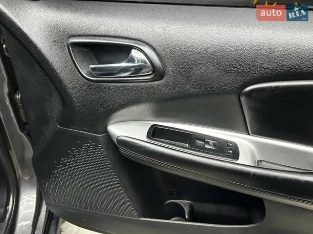 Сірий Додж Джорні, об'ємом двигуна 2.36 л та пробігом 248 тис. км за 10500 $, фото 8 на Automoto.ua