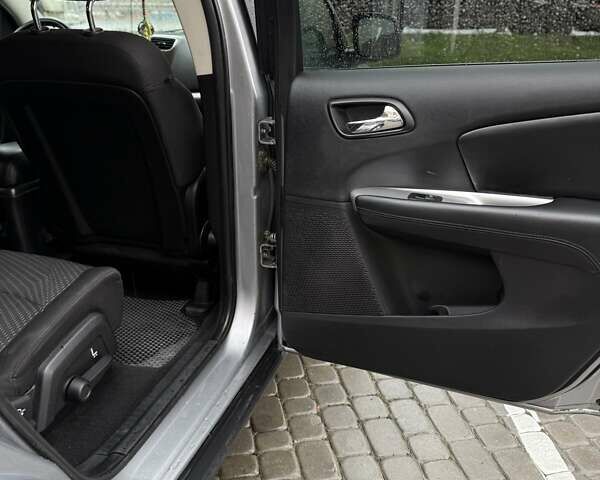 Сірий Додж Джорні, об'ємом двигуна 2.36 л та пробігом 266 тис. км за 10000 $, фото 11 на Automoto.ua