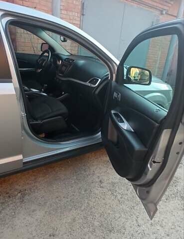 Серый Додж Джорни, объемом двигателя 2.4 л и пробегом 190 тыс. км за 10000 $, фото 5 на Automoto.ua