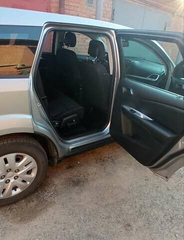 Серый Додж Джорни, объемом двигателя 2.4 л и пробегом 190 тыс. км за 10000 $, фото 4 на Automoto.ua