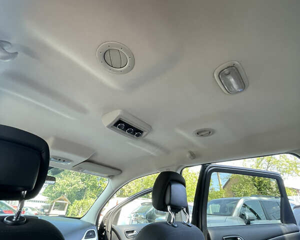 Серый Додж Джорни, объемом двигателя 2.36 л и пробегом 145 тыс. км за 10400 $, фото 12 на Automoto.ua