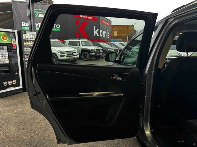 Серый Додж Джорни, объемом двигателя 2.36 л и пробегом 266 тыс. км за 9599 $, фото 4 на Automoto.ua