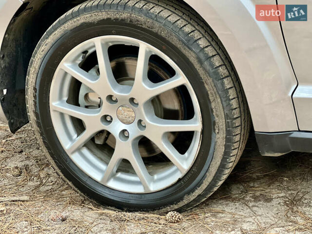 Сірий Додж Джорні, об'ємом двигуна 2.36 л та пробігом 251 тис. км за 10500 $, фото 10 на Automoto.ua