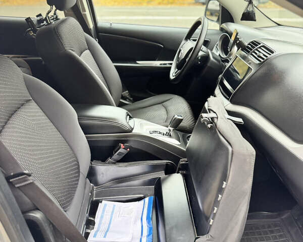 Сірий Додж Джорні, об'ємом двигуна 2.36 л та пробігом 198 тис. км за 9000 $, фото 8 на Automoto.ua