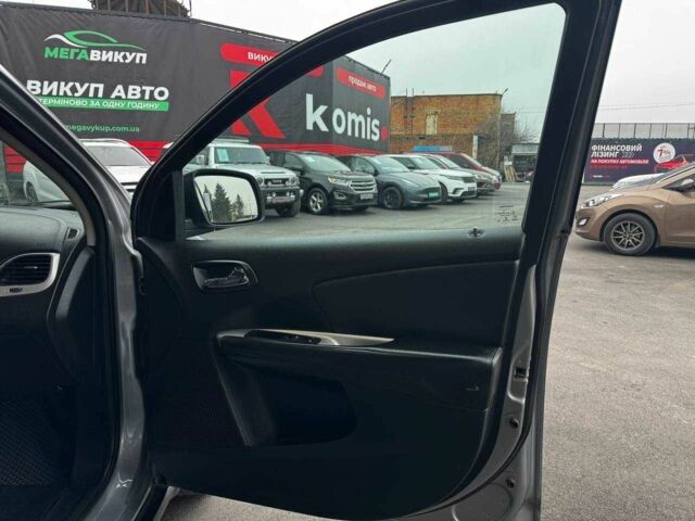 Серый Додж Джорни, объемом двигателя 2.36 л и пробегом 266 тыс. км за 9599 $, фото 1 на Automoto.ua