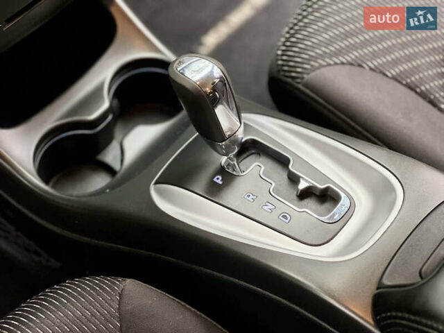 Сірий Додж Джорні, об'ємом двигуна 2.36 л та пробігом 251 тис. км за 10500 $, фото 17 на Automoto.ua