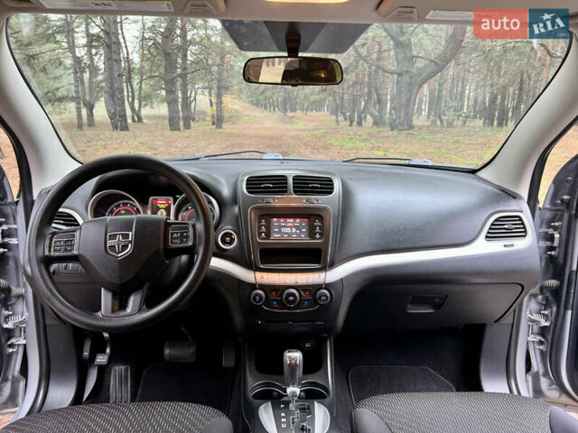 Сірий Додж Джорні, об'ємом двигуна 2.36 л та пробігом 251 тис. км за 10500 $, фото 13 на Automoto.ua