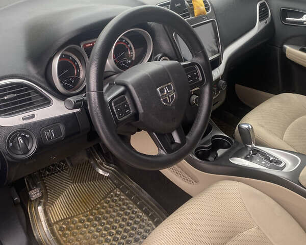 Серый Додж Джорни, объемом двигателя 2.36 л и пробегом 240 тыс. км за 9999 $, фото 5 на Automoto.ua