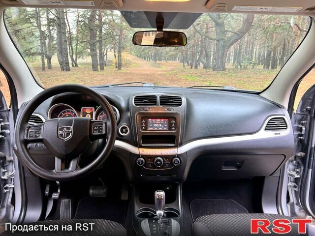 Серый Додж Джорни, объемом двигателя 2.4 л и пробегом 250 тыс. км за 10500 $, фото 11 на Automoto.ua