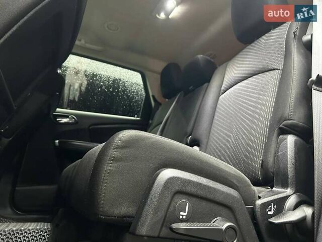Сірий Додж Джорні, об'ємом двигуна 2.36 л та пробігом 248 тис. км за 10500 $, фото 17 на Automoto.ua