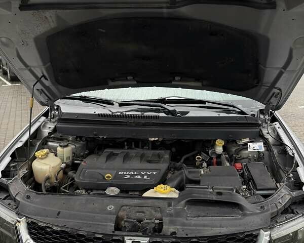 Сірий Додж Джорні, об'ємом двигуна 2.36 л та пробігом 266 тис. км за 10000 $, фото 13 на Automoto.ua