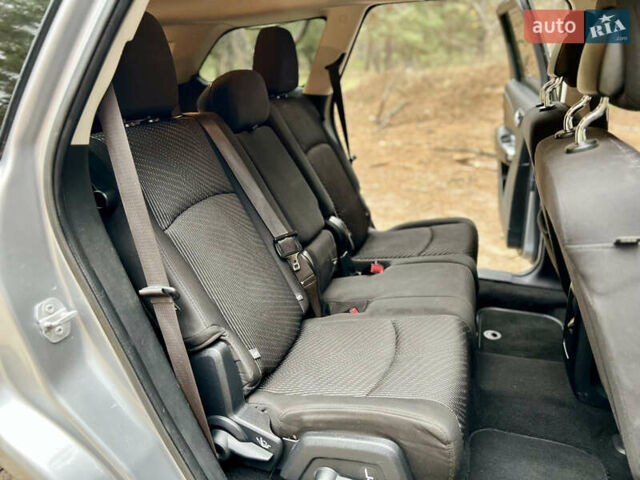 Сірий Додж Джорні, об'ємом двигуна 2.36 л та пробігом 251 тис. км за 10500 $, фото 23 на Automoto.ua