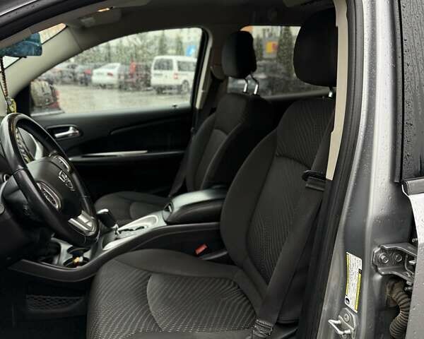 Сірий Додж Джорні, об'ємом двигуна 2.36 л та пробігом 266 тис. км за 10000 $, фото 7 на Automoto.ua