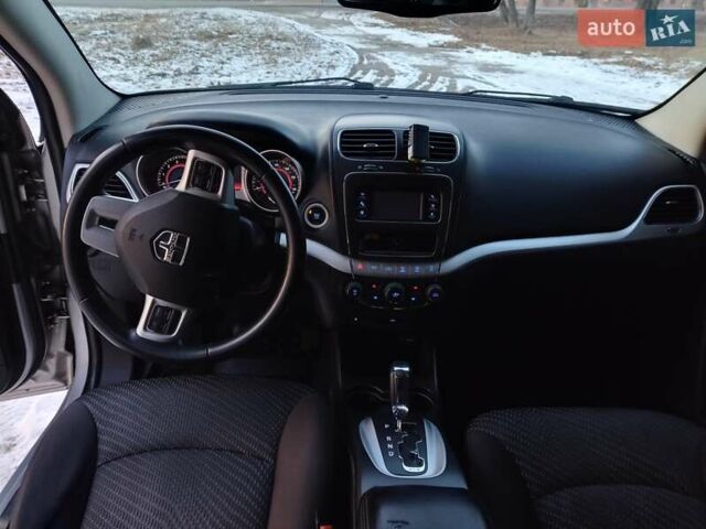 Сірий Додж Джорні, об'ємом двигуна 2.36 л та пробігом 190 тис. км за 10500 $, фото 2 на Automoto.ua