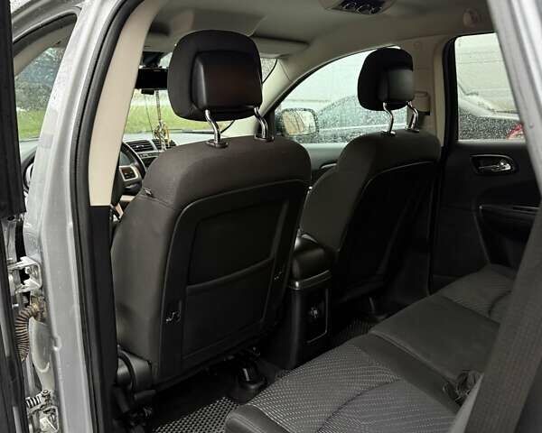 Сірий Додж Джорні, об'ємом двигуна 2.36 л та пробігом 266 тис. км за 10000 $, фото 9 на Automoto.ua