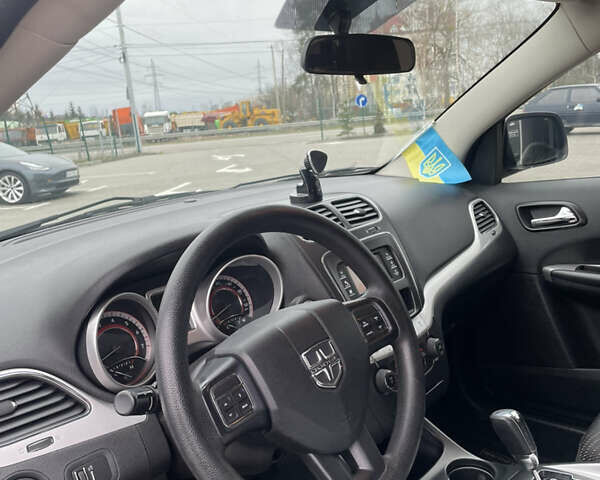 Сірий Додж Джорні, об'ємом двигуна 2.4 л та пробігом 220 тис. км за 10500 $, фото 3 на Automoto.ua