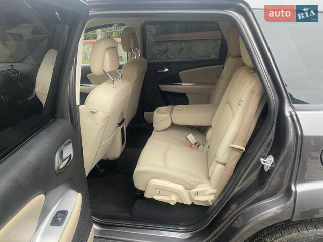 Серый Додж Джорни, объемом двигателя 2.36 л и пробегом 240 тыс. км за 9999 $, фото 8 на Automoto.ua
