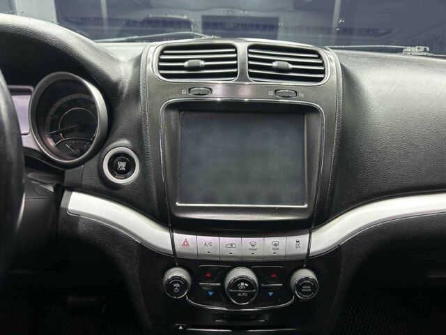 Серый Додж Джорни, объемом двигателя 2.4 л и пробегом 248 тыс. км за 10500 $, фото 12 на Automoto.ua